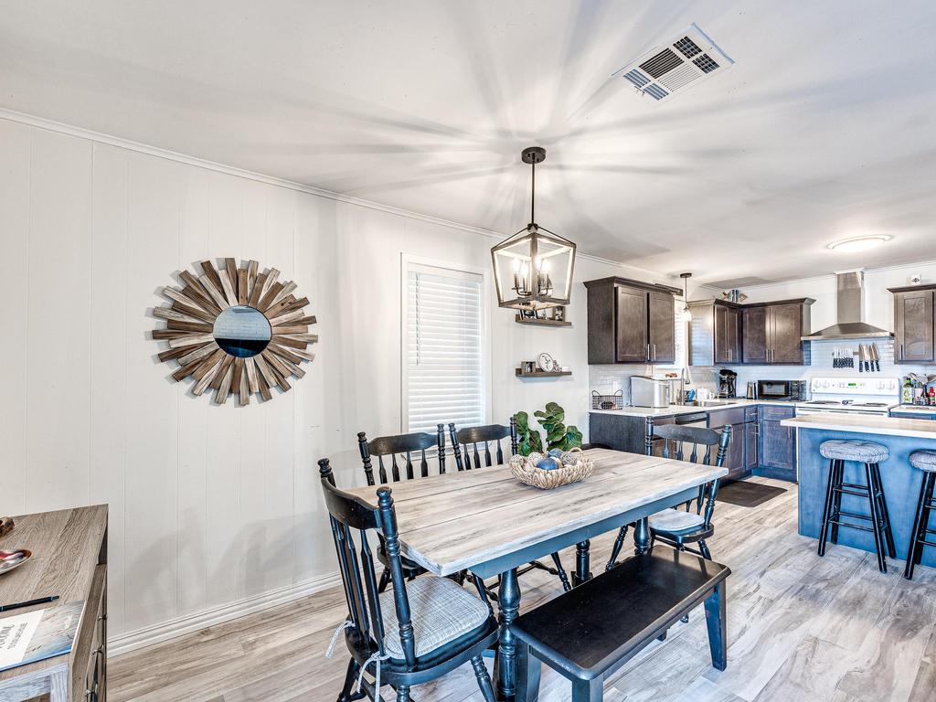 Dining room at Edgewater Eufaula