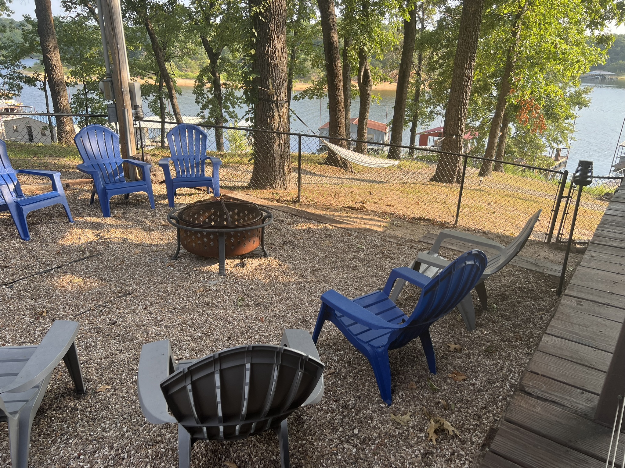 Outdoor gathering space at Edgewater Eufaula