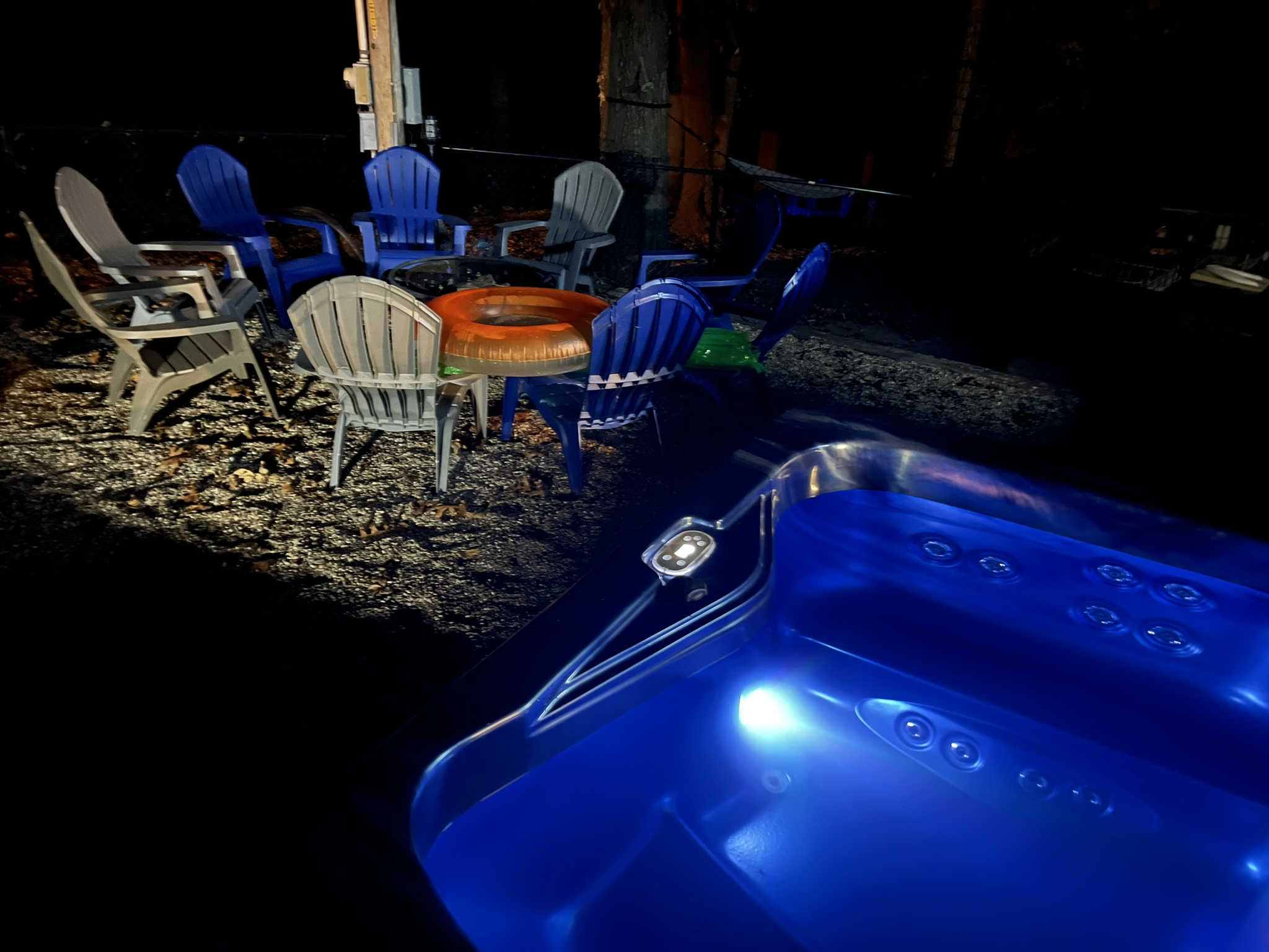 Outdoor dining and grill area at Edgewater Eufaula