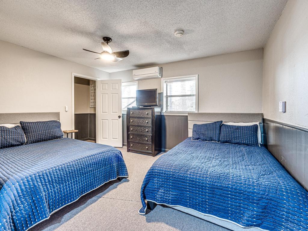 Bunk room at Edgewater Eufaula