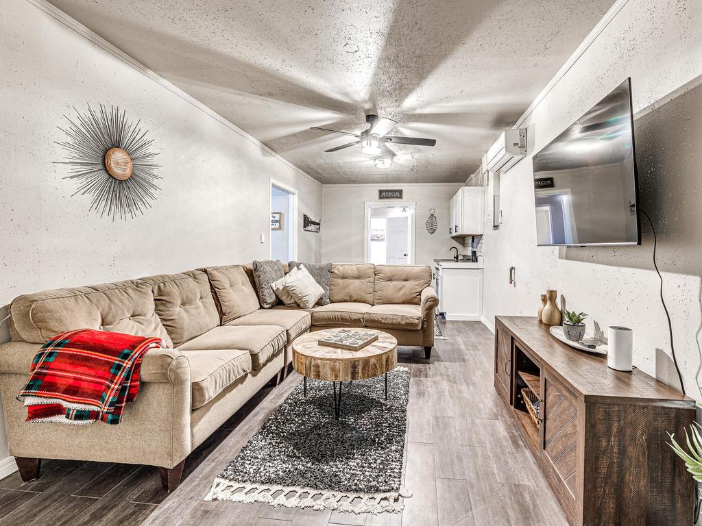 Downstairs living room at Edgewater Eufaula