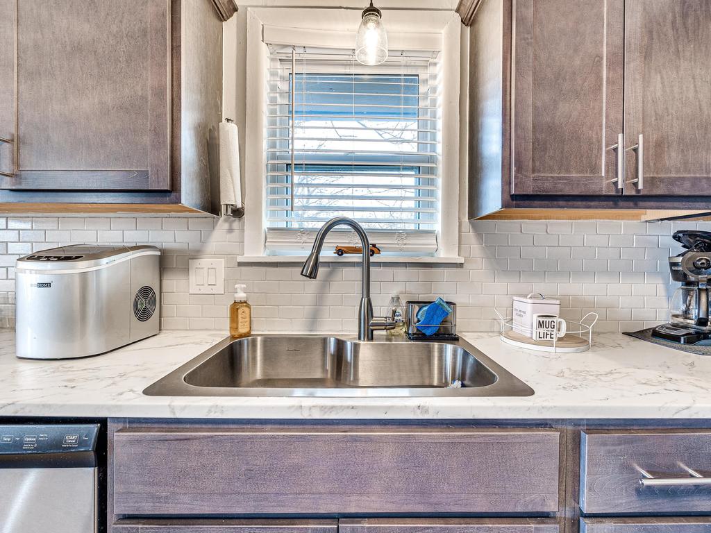 Kitchen details at Edgewater Eufaula